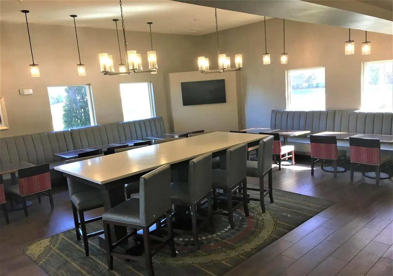 Comfort Suites Nashville Airport - Bna 2*,