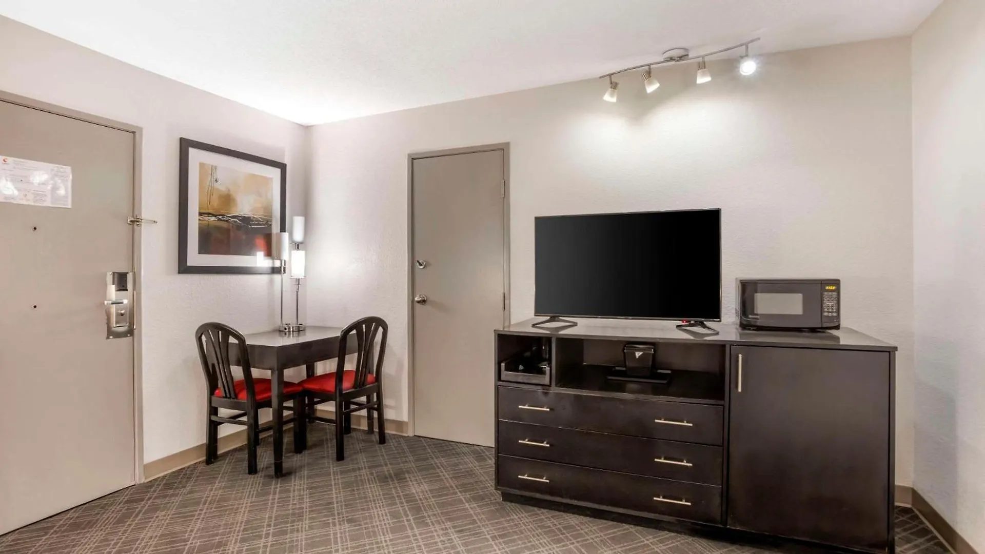 Hotel Comfort Suites Nashville Airport - Bna