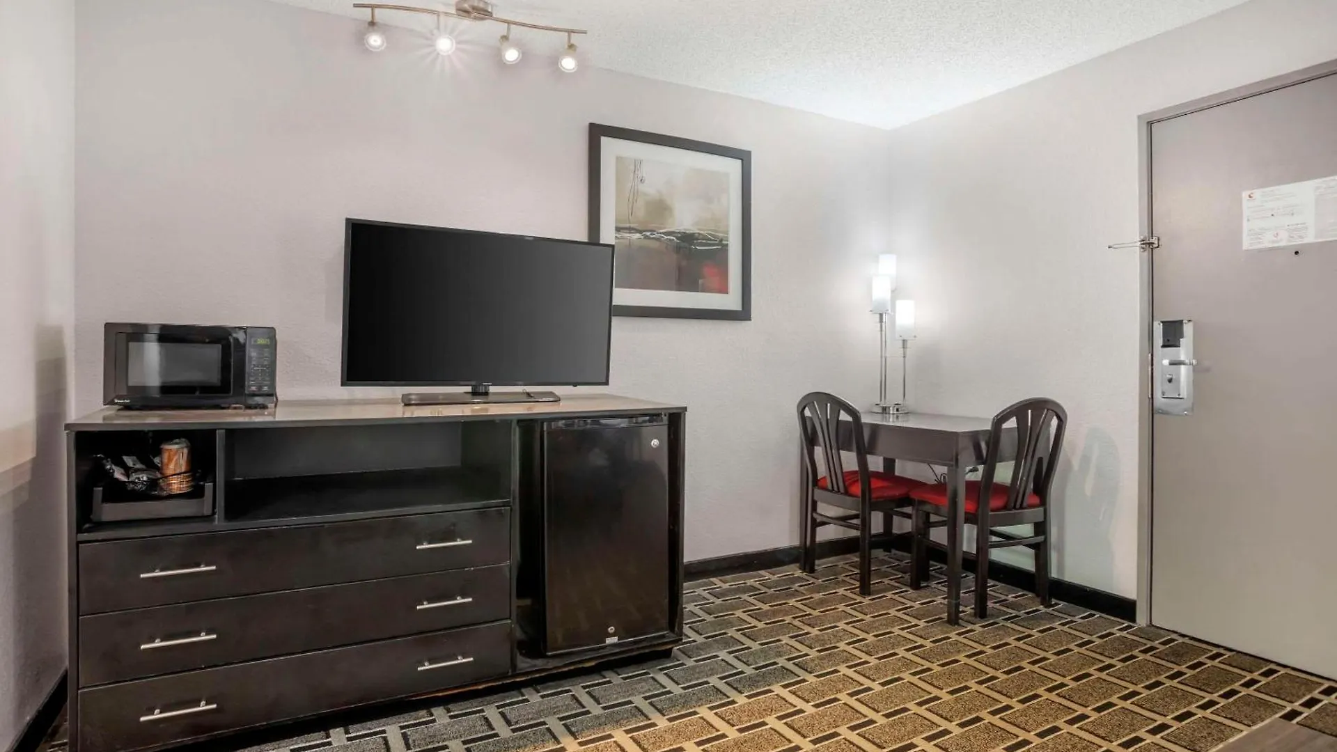 Comfort Suites Nashville Airport - Bna Hotel