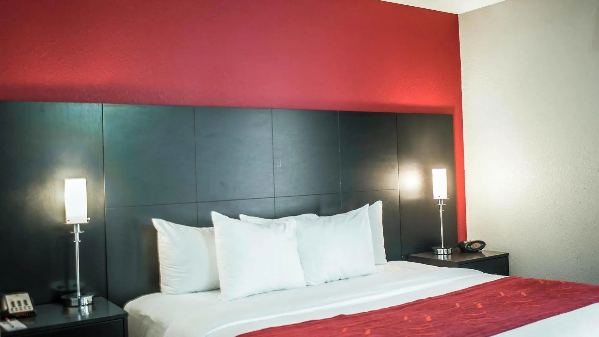 Comfort Suites Nashville Airport - Bna