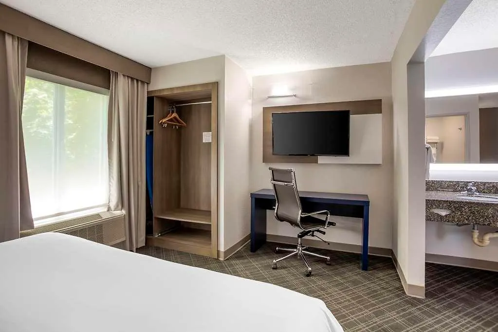 Comfort Suites Nashville Airport - Bna 2*,